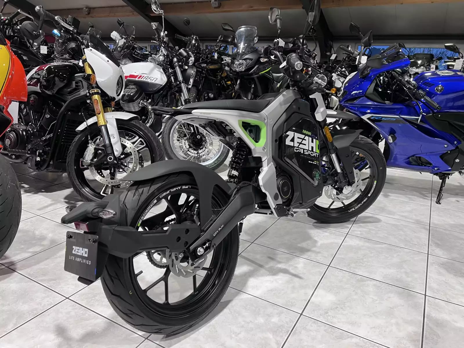 Zeeho C!ty Sport 3500 W ROAD autonomie  74 km  homologuée 45 Km/h. - Photo 1