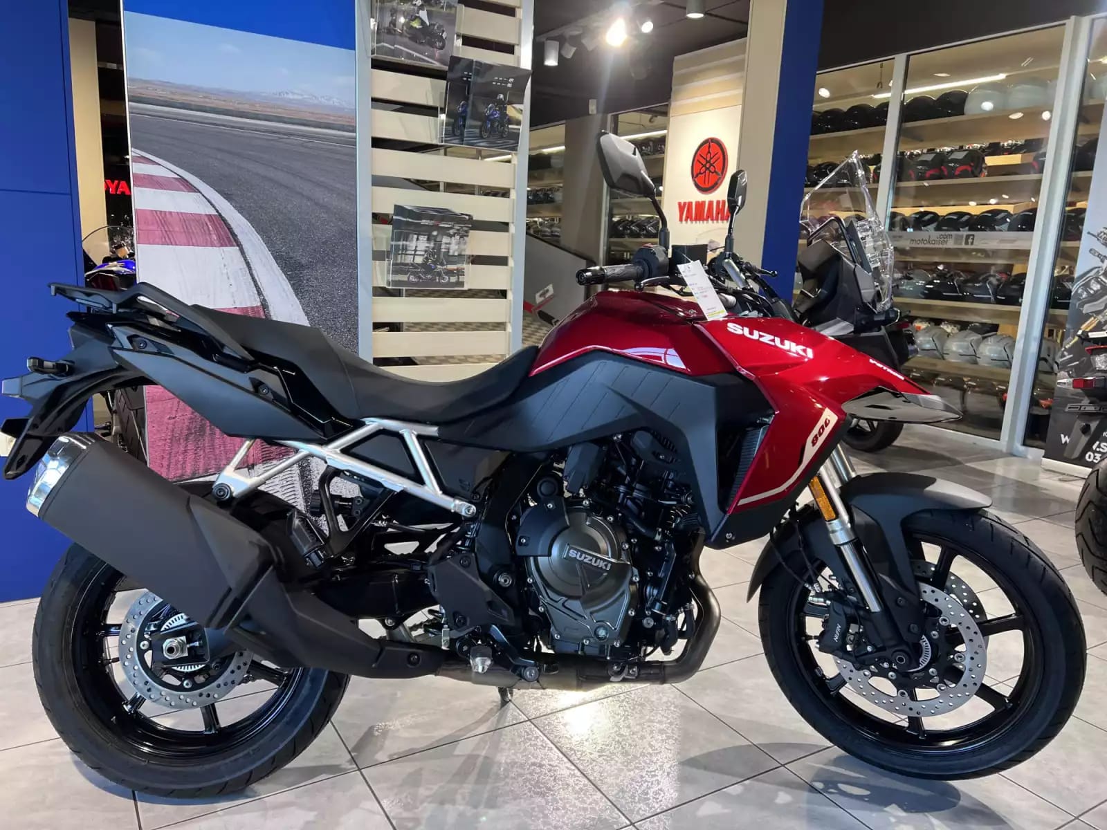Suzuki V-Strom 800 - Photo 1