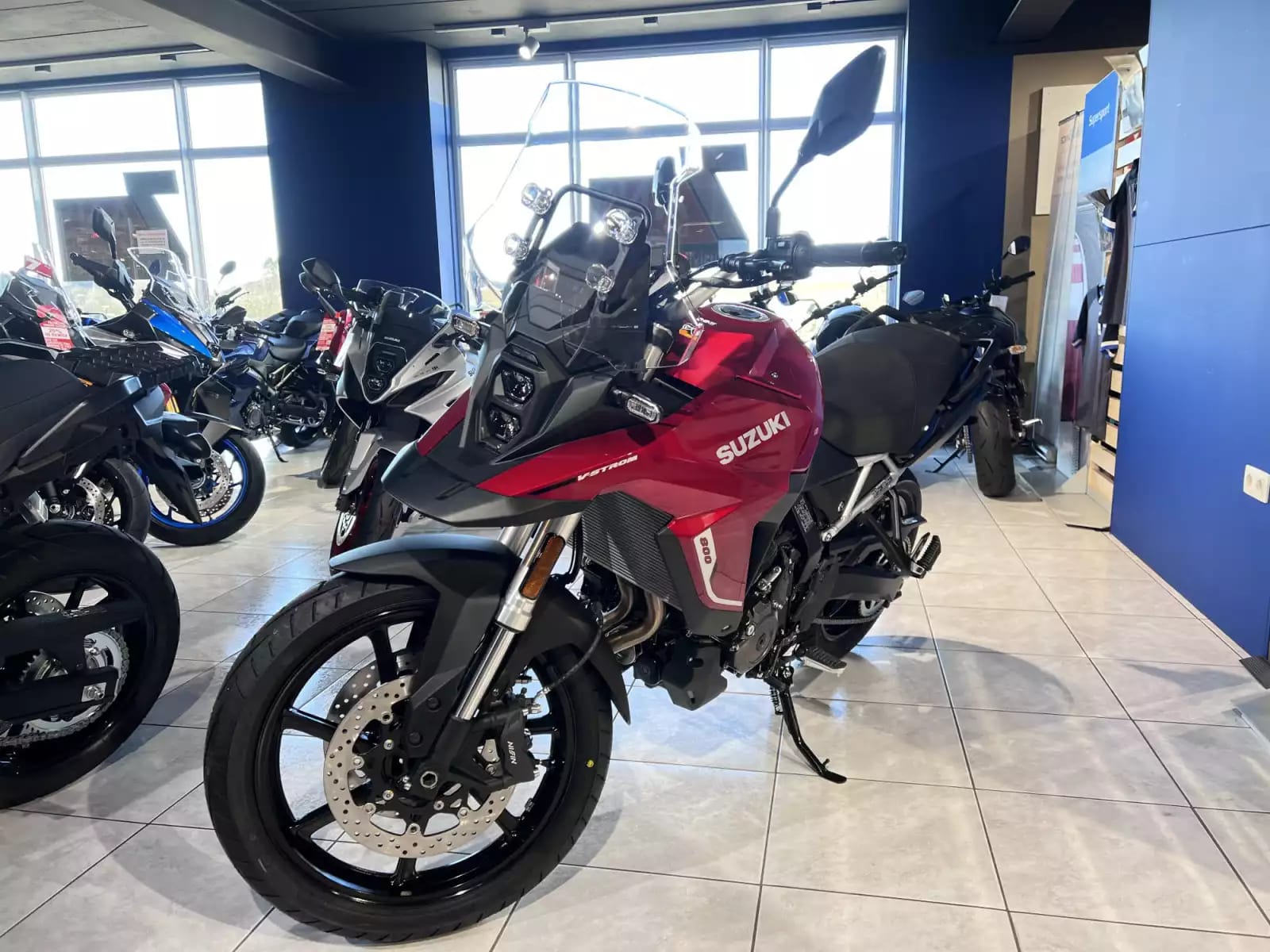 Suzuki V-Strom 800 - Photo 1