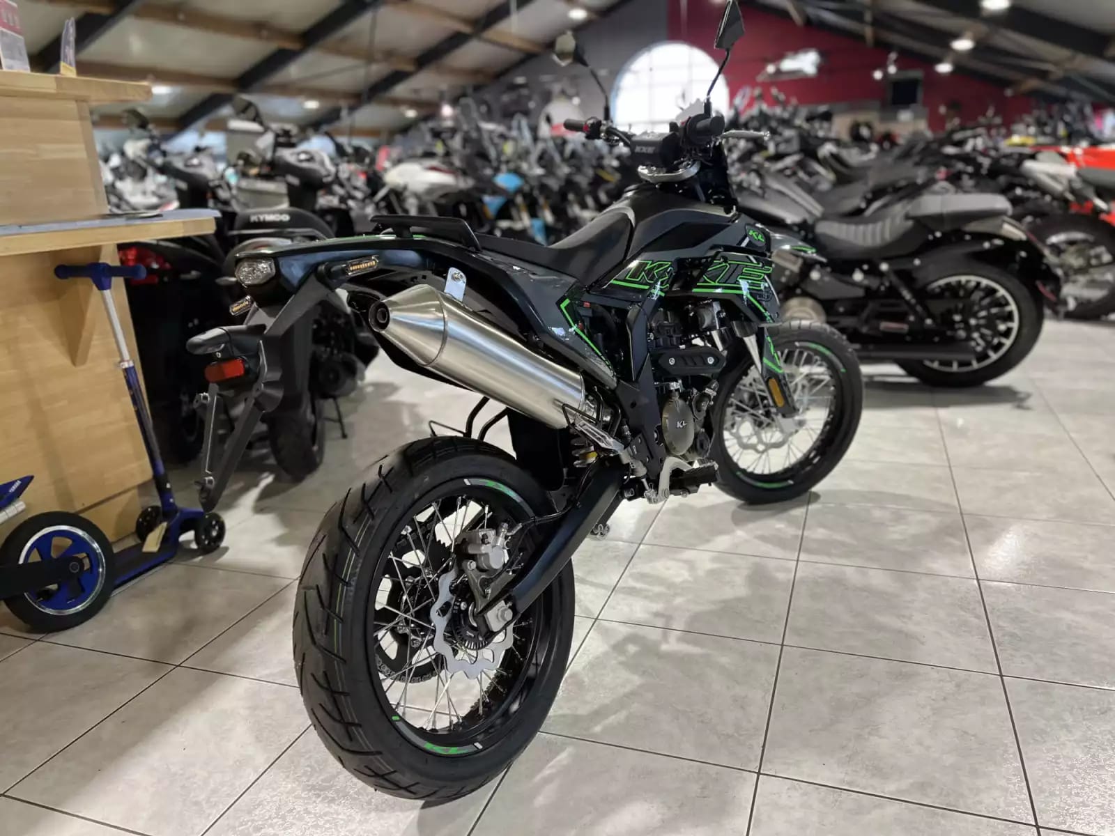 KL Motorcycle KXE Motard 125 SM ABS - Photo 1