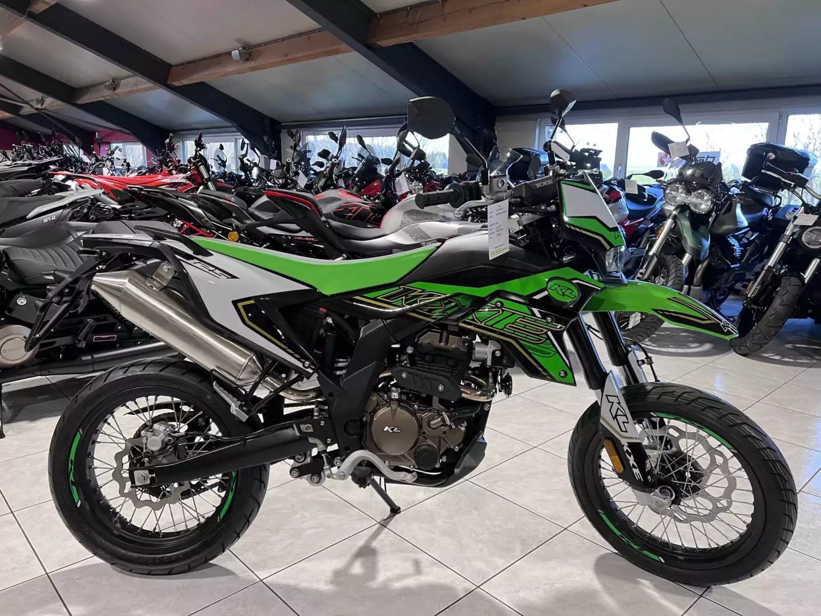 KL Motorcycle KXE Motard 125 SM ABS - Photo 1