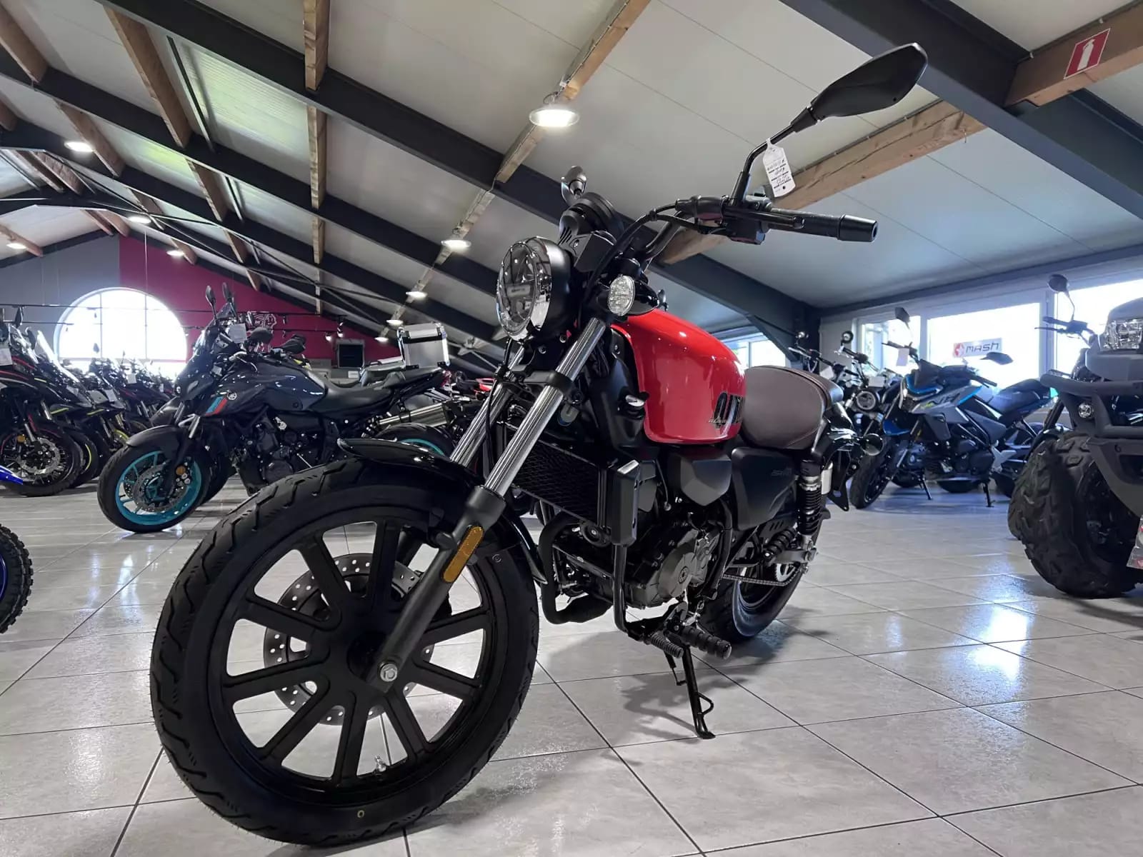 QJ Motor SRV 125 - Photo 1