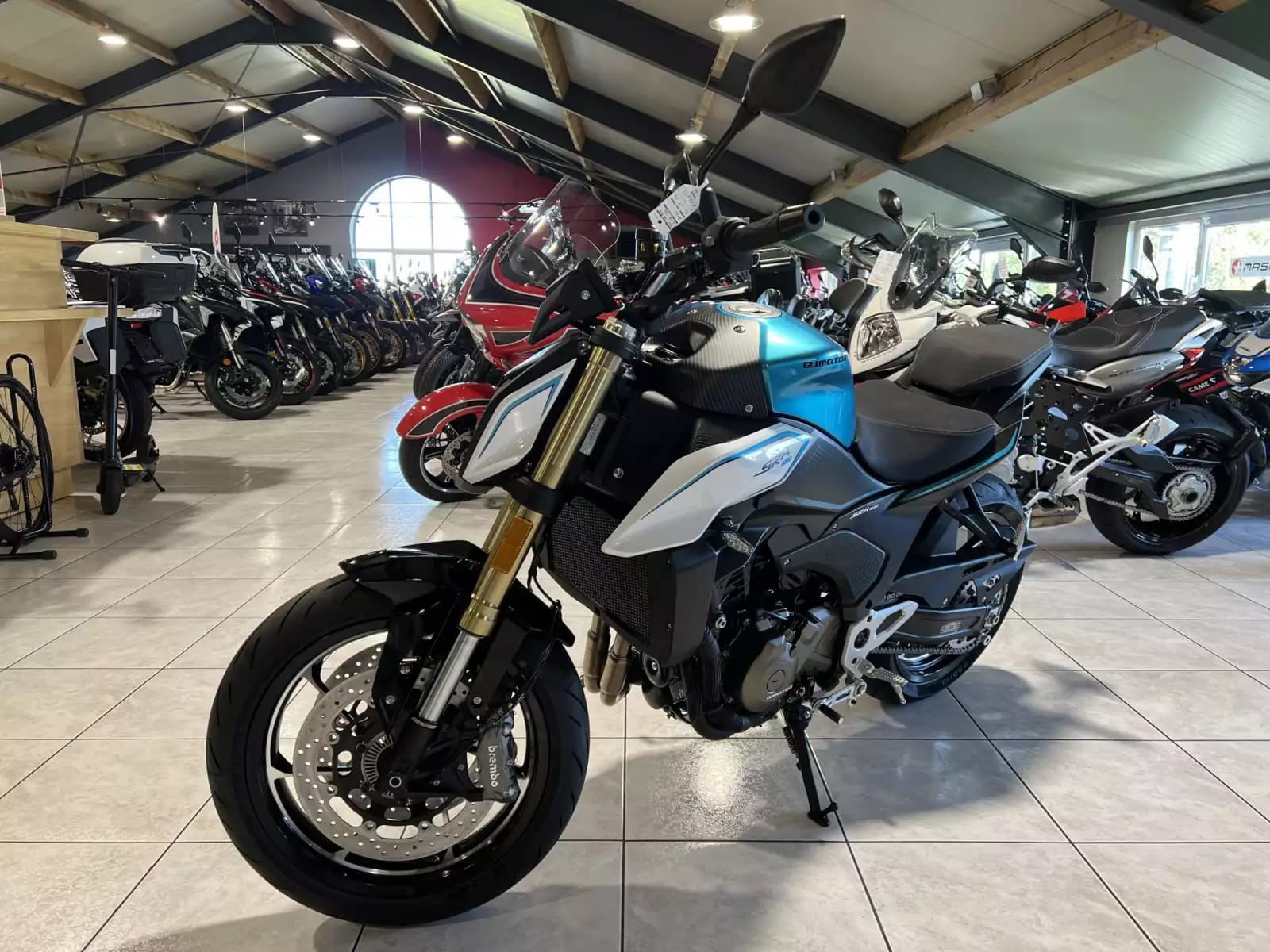 QJ Motor SRK 550 - Photo 1