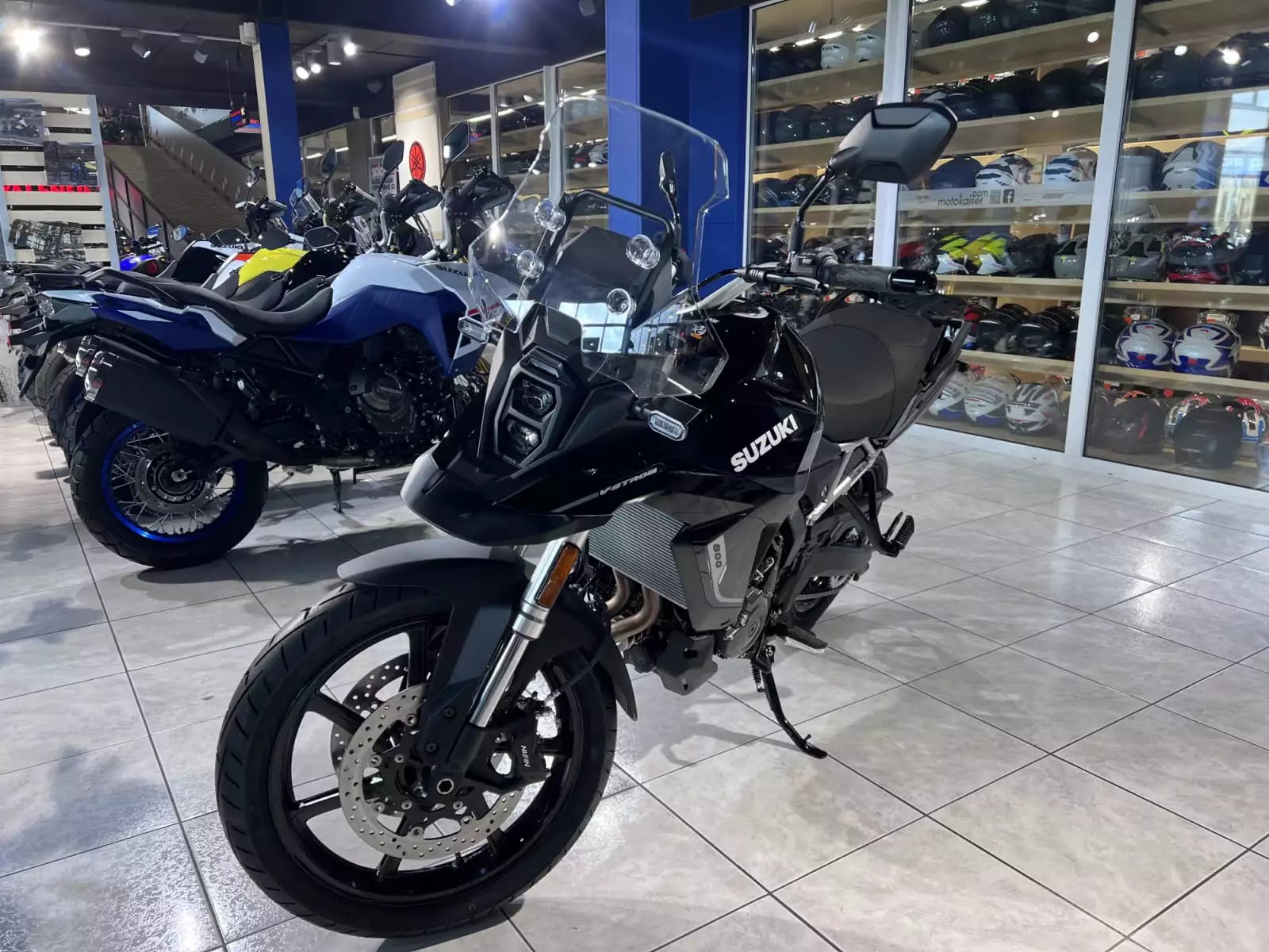 Suzuki V-Strom 800 - Photo 1