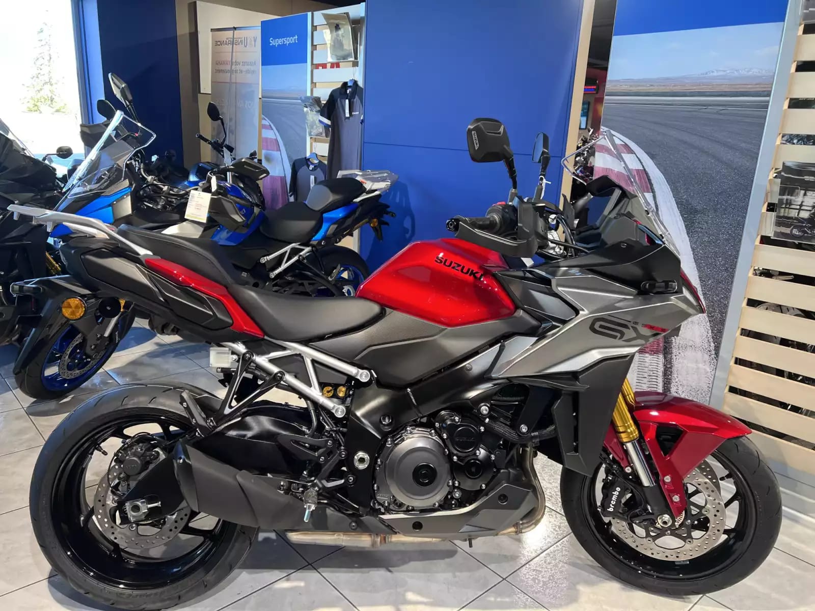 Suzuki GSX-S 1000GX - Photo 1