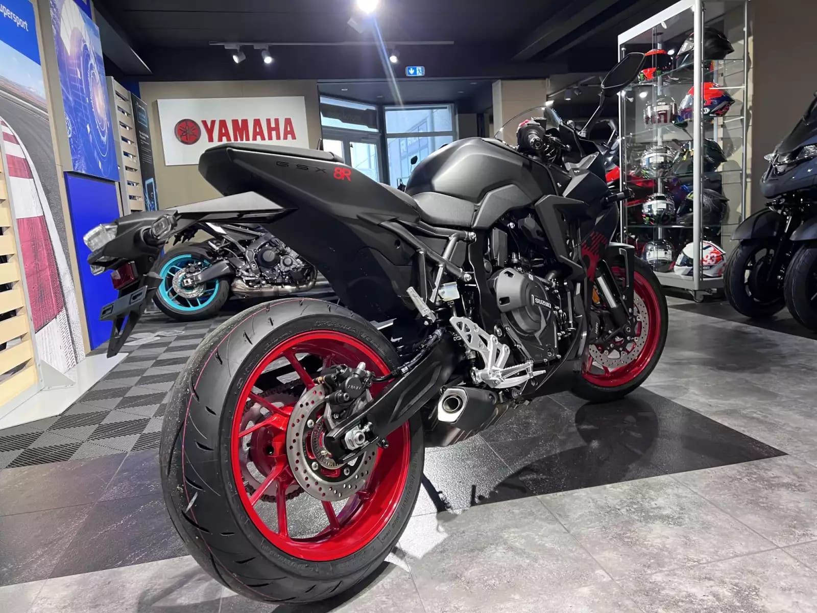 Suzuki GSX 8R - Photo 1