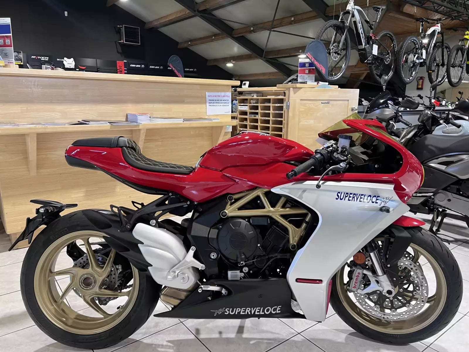 MV Agusta Superveloce 800 E5 - Photo 1