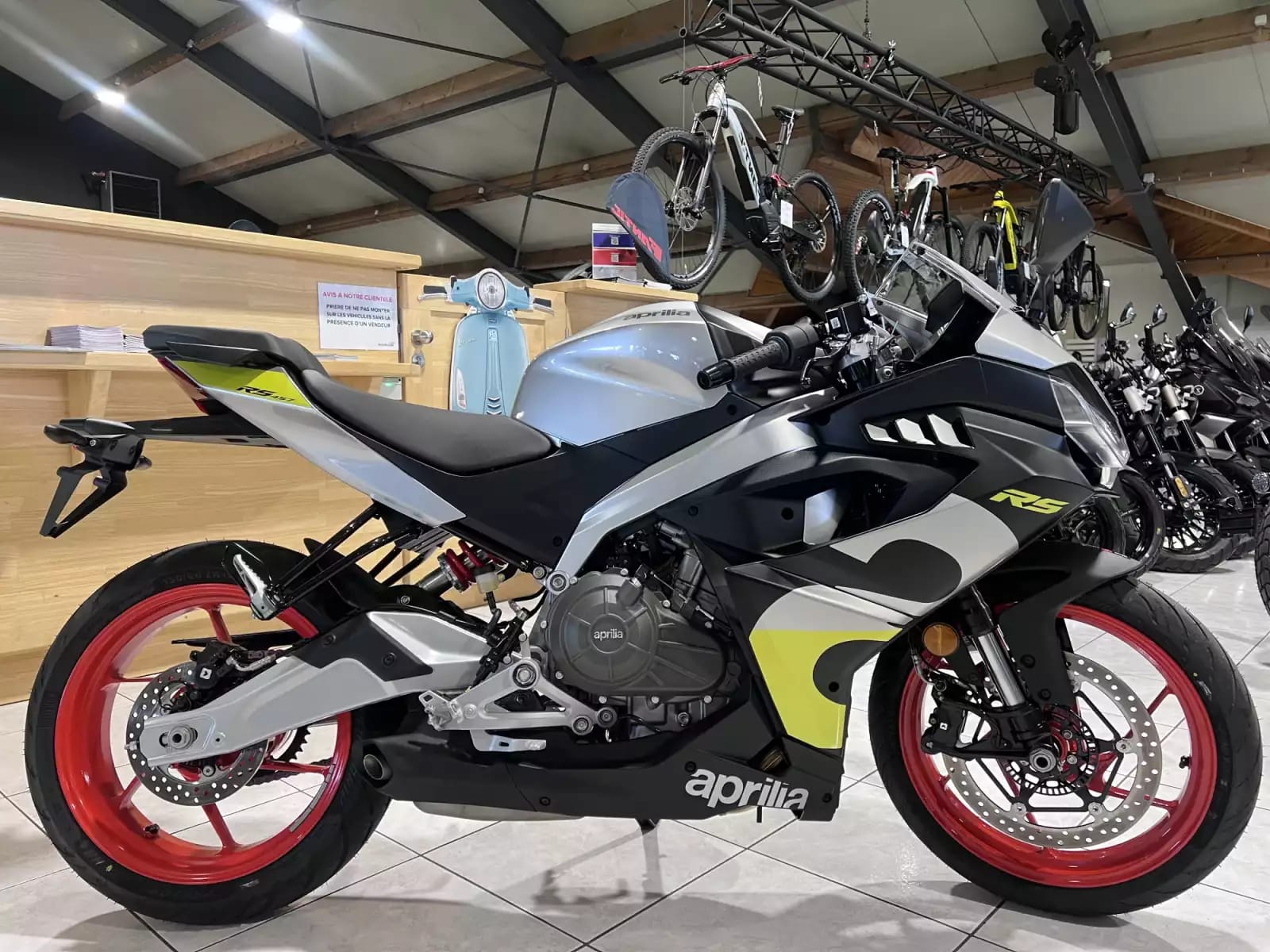 Aprilia RS 457 - Photo 1