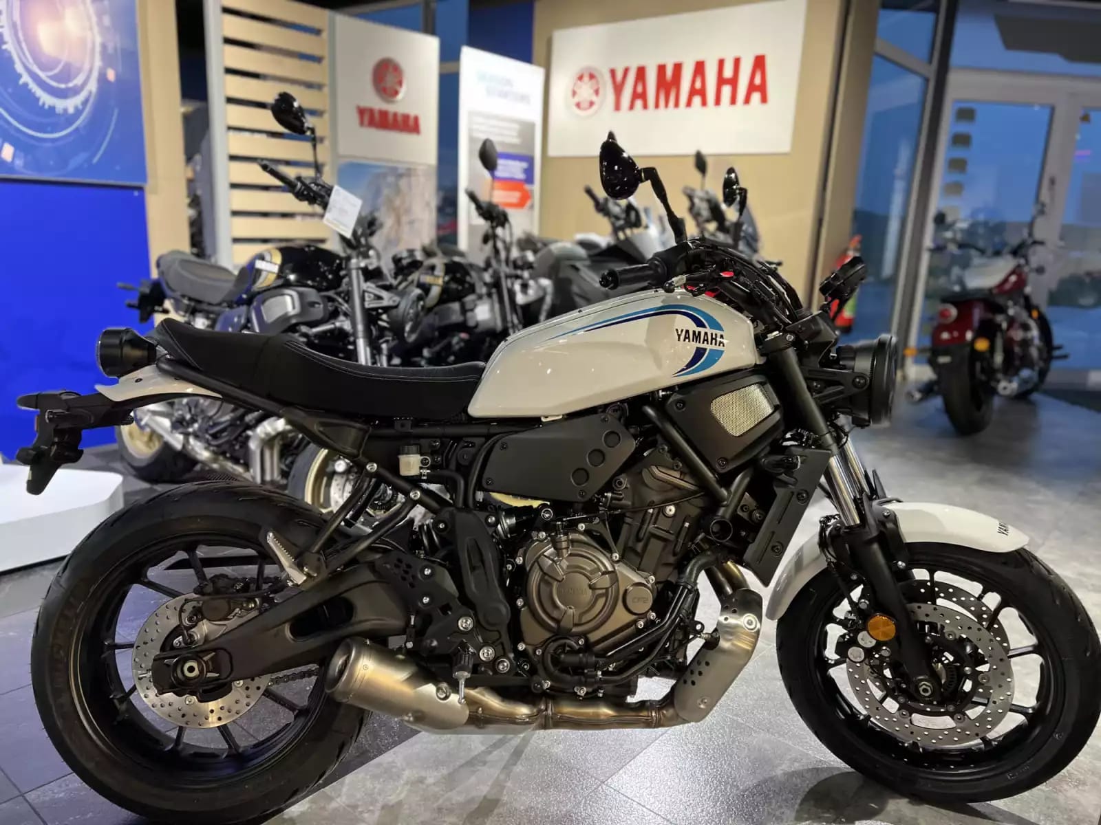 Yamaha XSR 700 rabaissée 50 mm - Photo 1