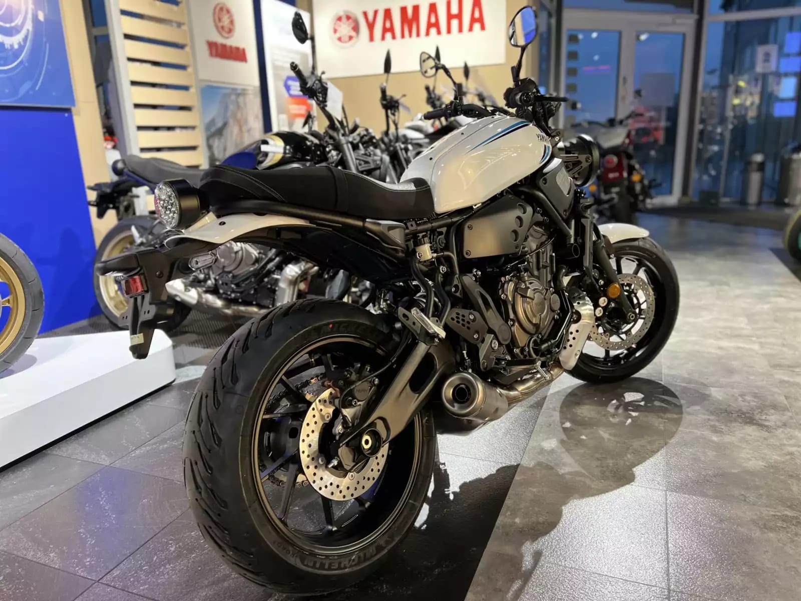 Yamaha XSR 700 rabaissée 50 mm - Photo 1