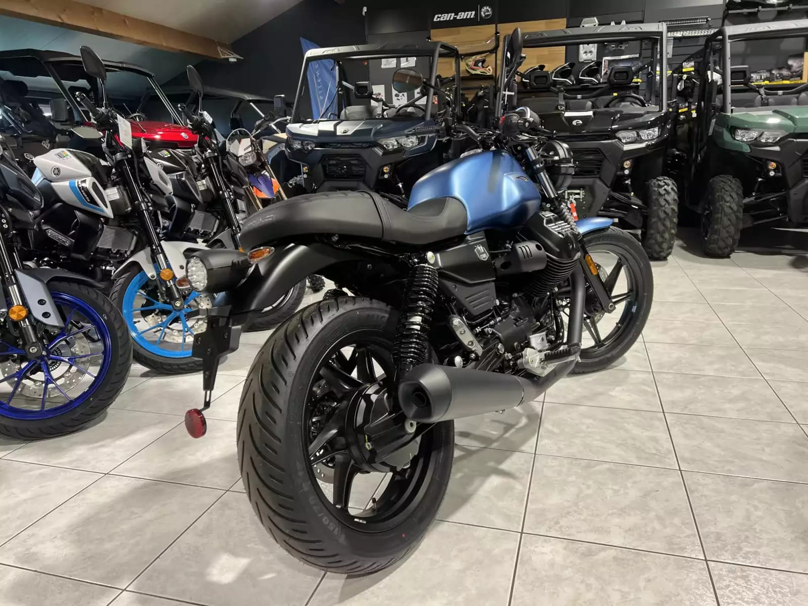 Moto Guzzi V 7 STONE - Photo 1