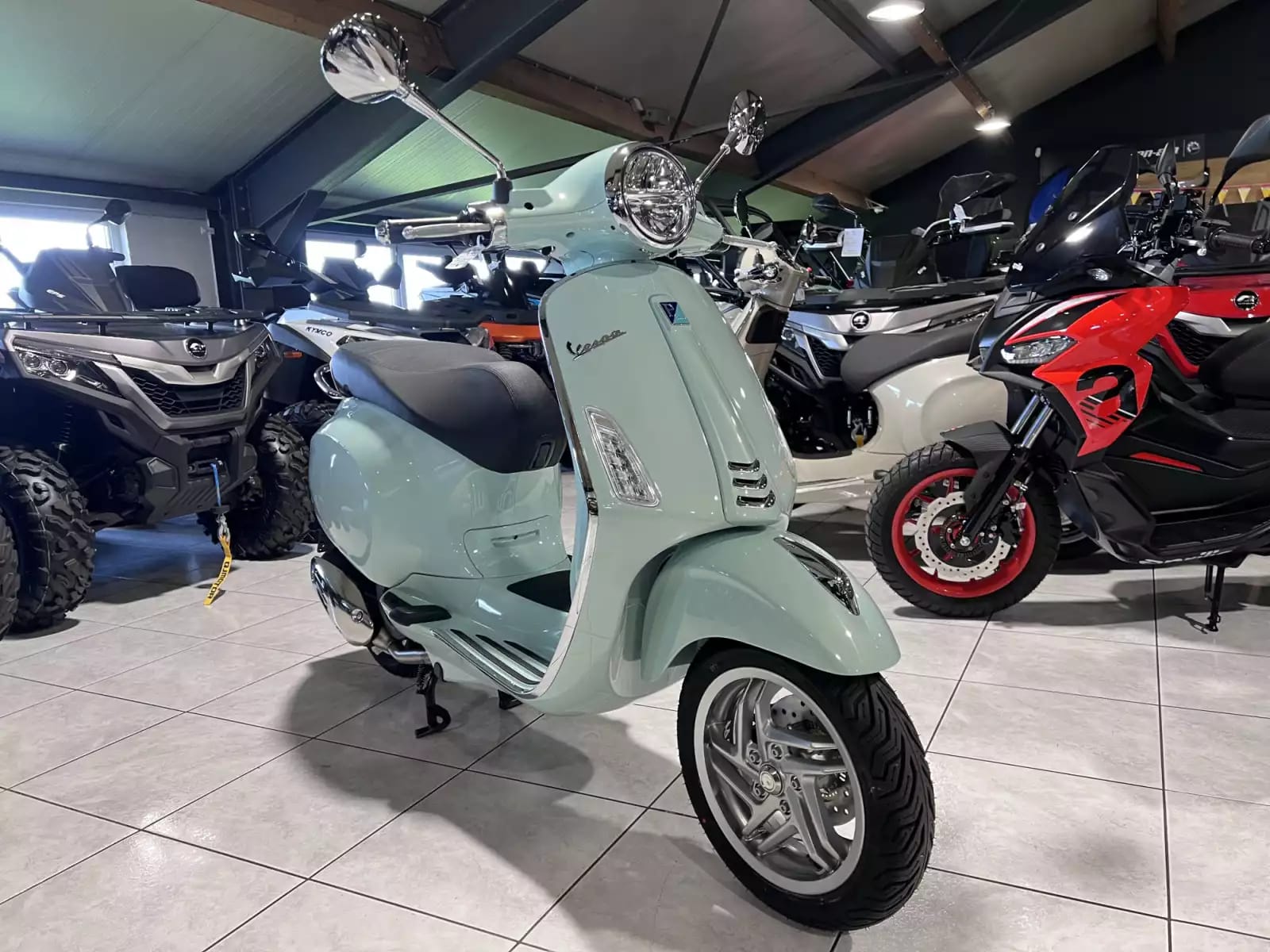 Vespa Primavera 125 - Photo 1