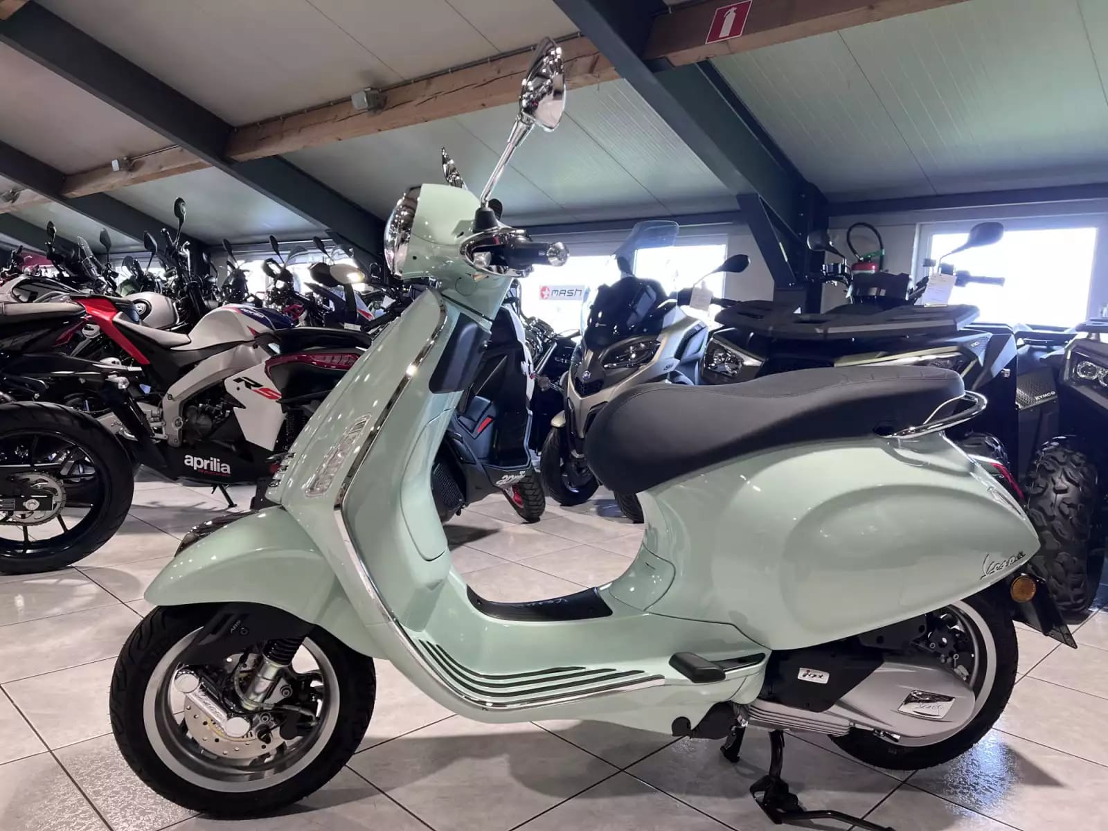 Vespa Primavera 125 - Photo 1