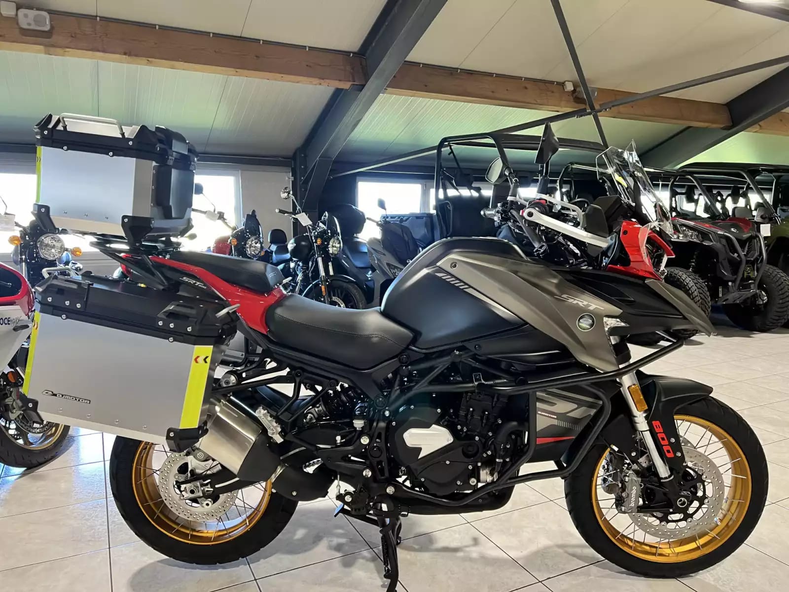 QJ Motor SRT 800 SX TOURING - Photo 1