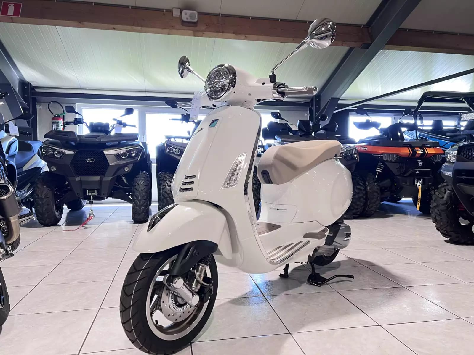 Vespa Primavera 125 S - Photo 1