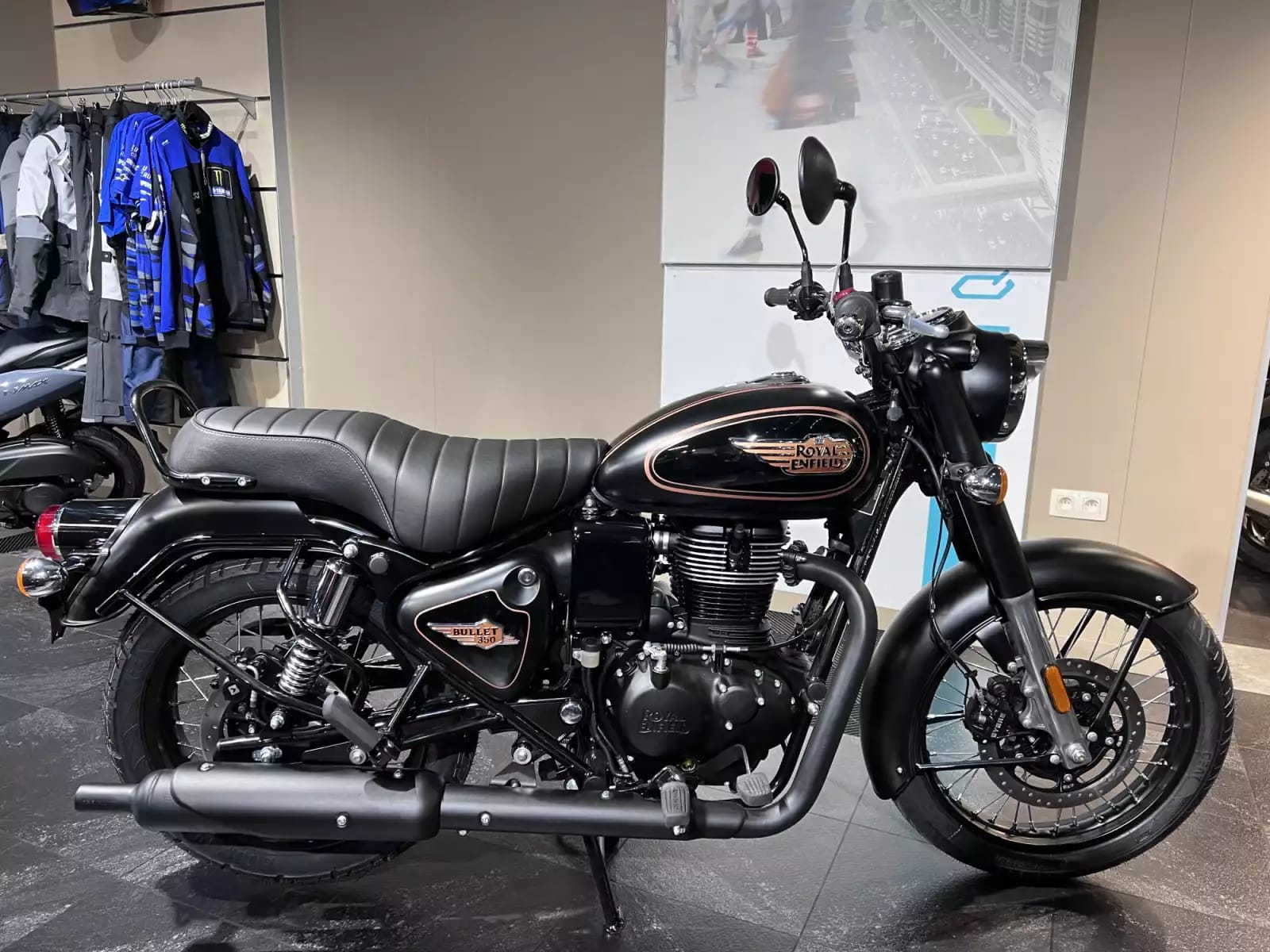 Royal Enfield Bullet 350 Black Gold - Photo 1