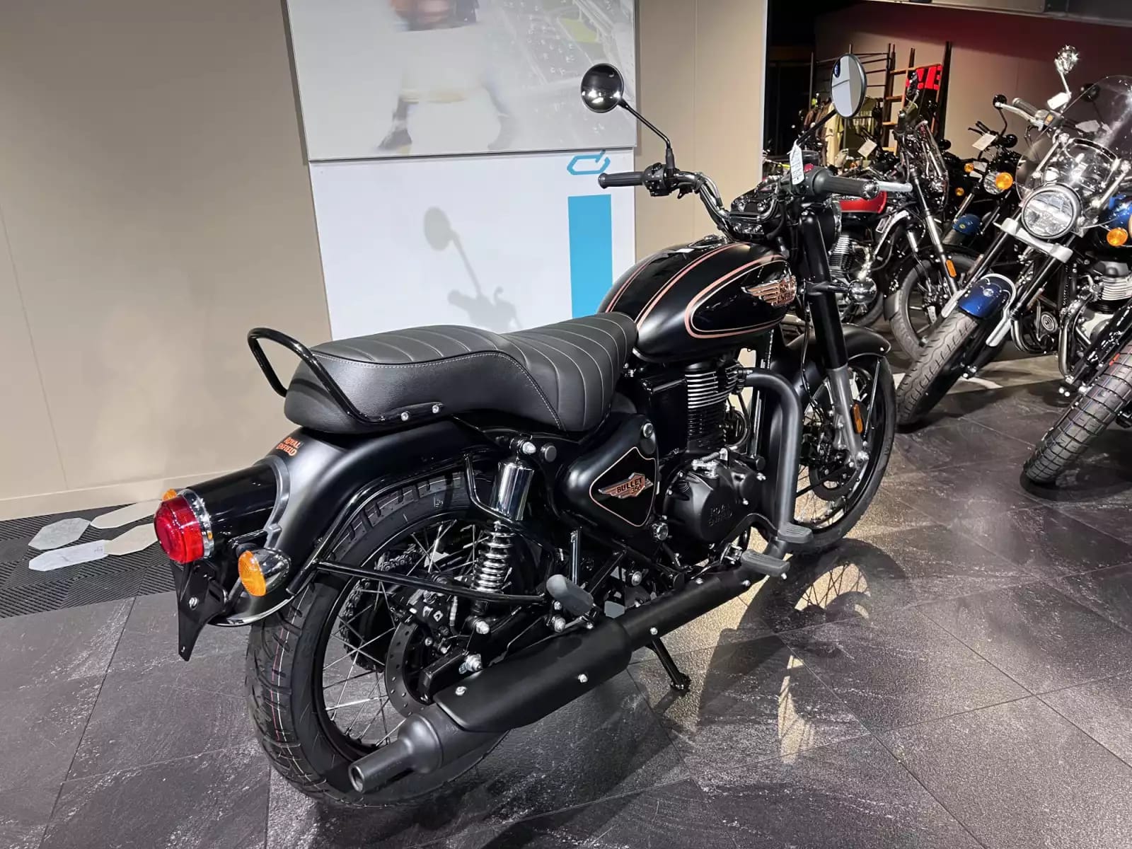 Royal Enfield Bullet 350 Black Gold - Photo 1