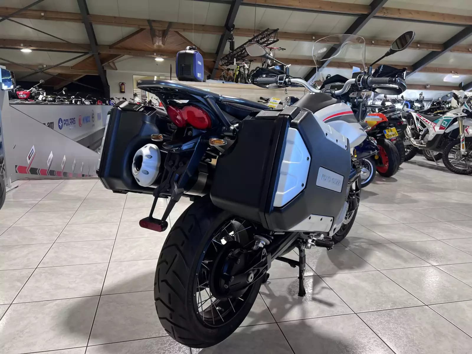 Moto Guzzi V 85 TT TRAVEL - Photo 1