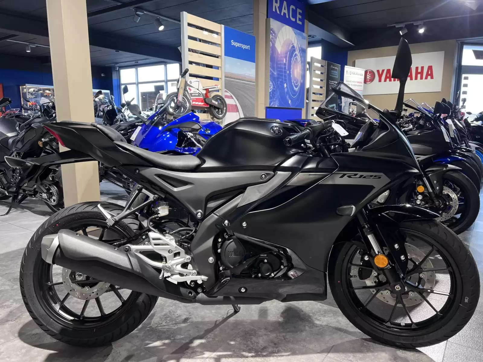 Yamaha YZF-R125 - Photo 1