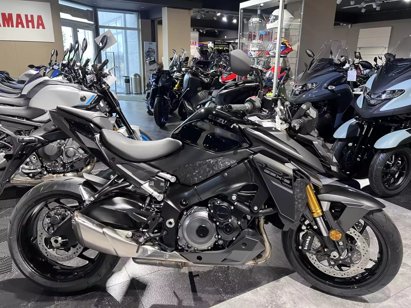 Suzuki GSX-S 1000 - Photo 1