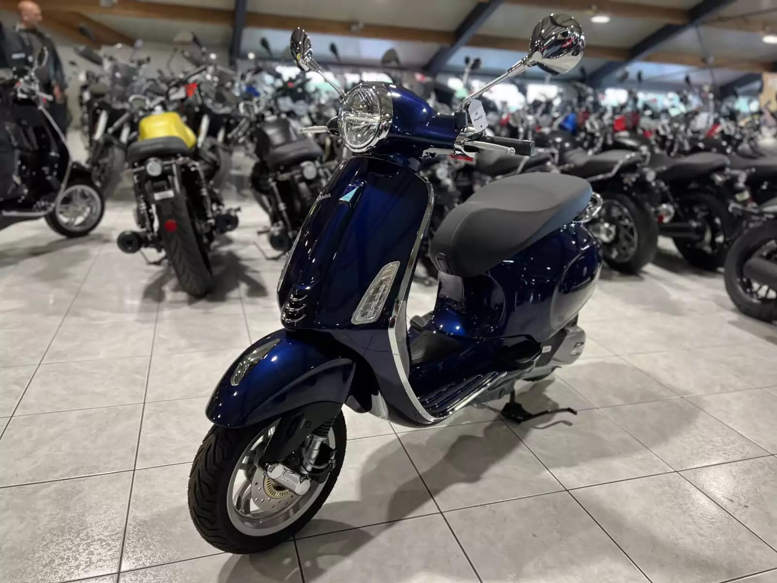 Vespa Primavera 125 - Photo 1