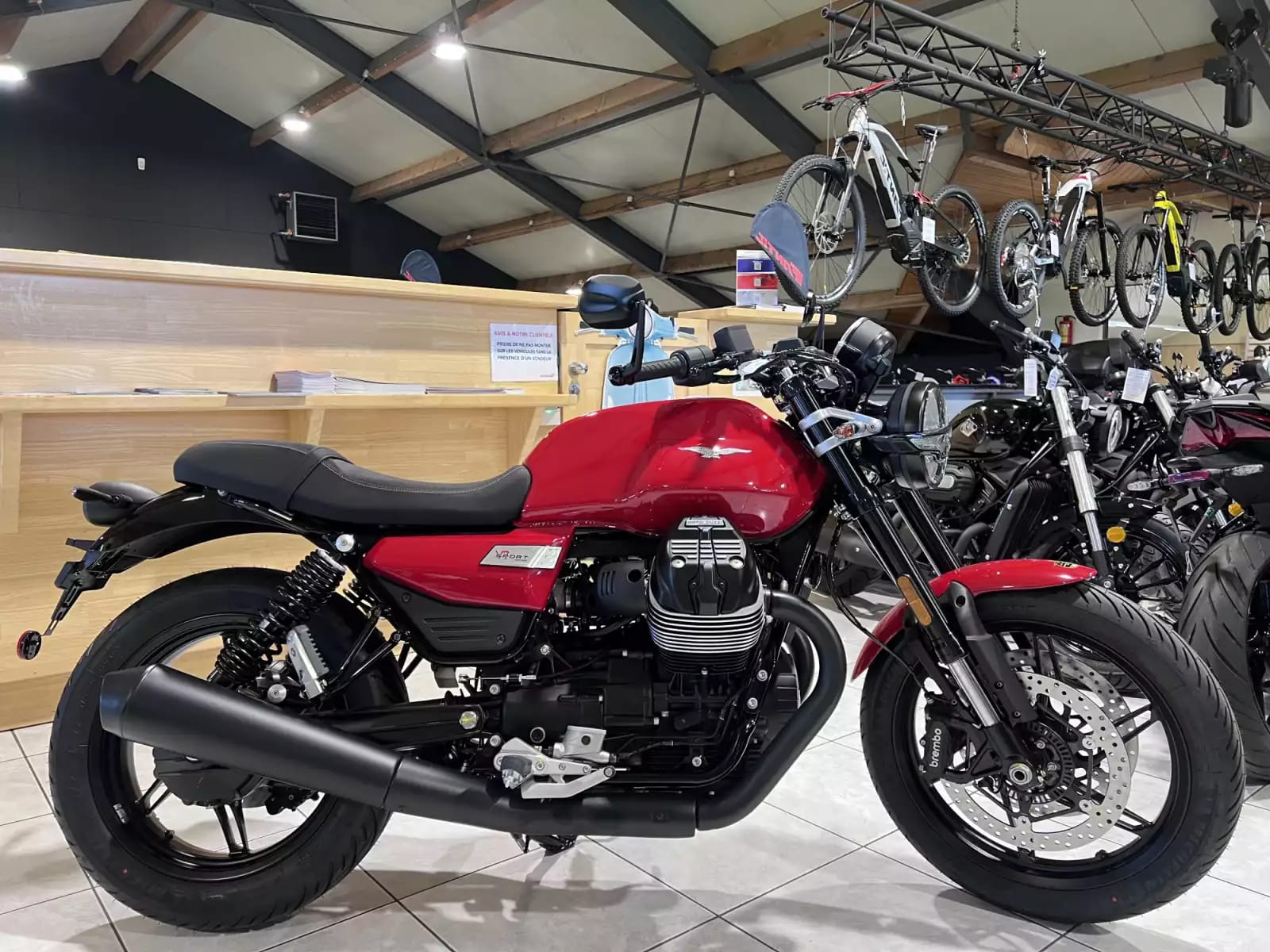 Moto Guzzi V 7 SPORT - Photo 1