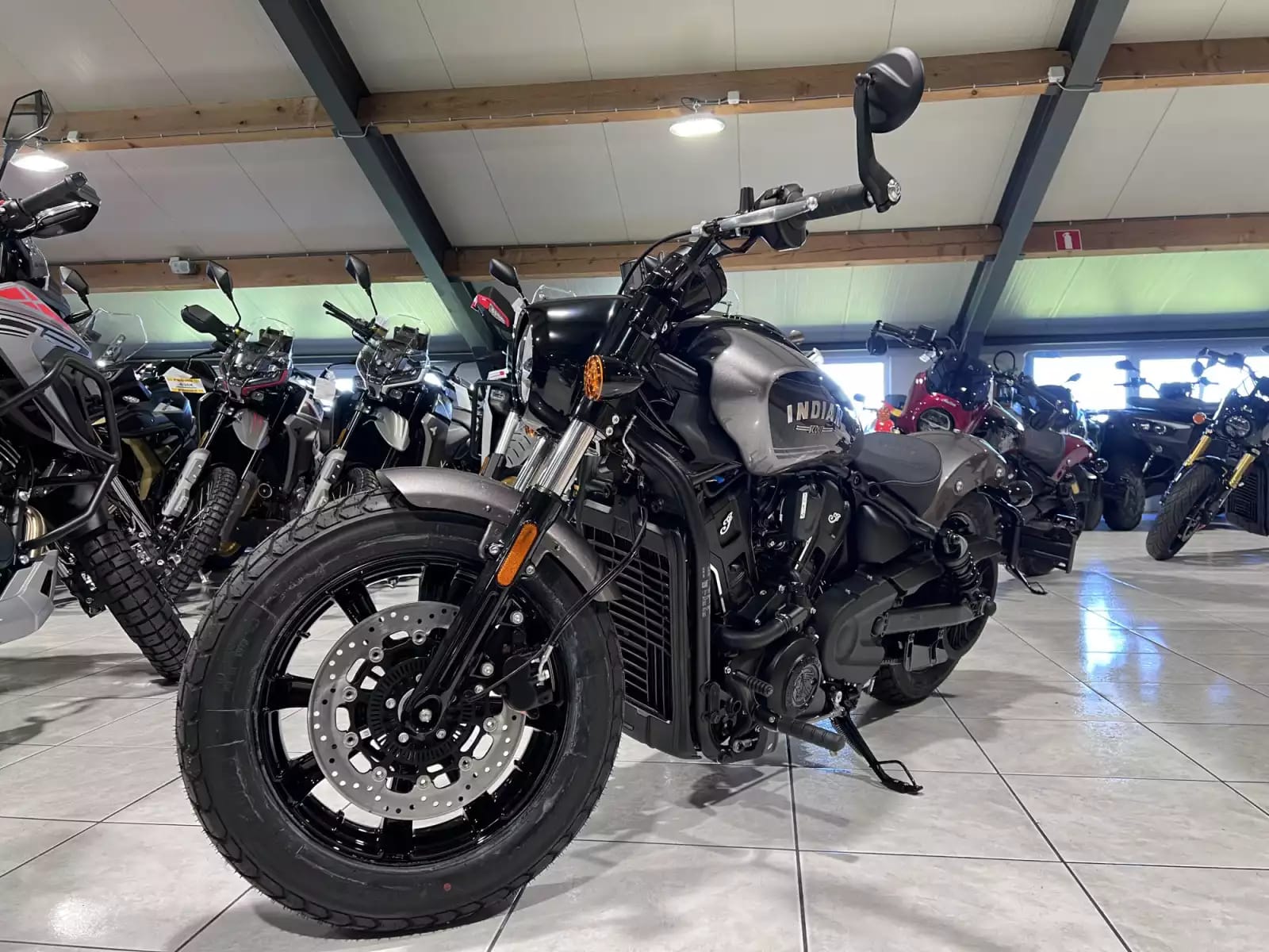 Indian Scout Bobber Ltd + Tech Heavy Metal - Photo 1