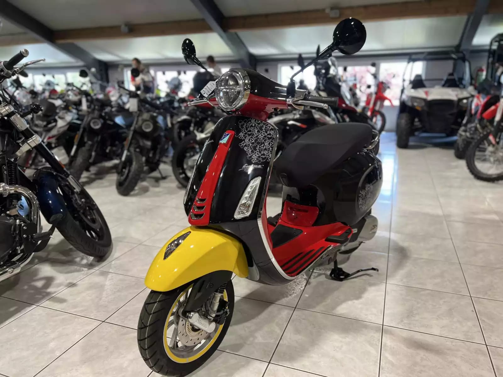 Vespa Primavera 125 Mickey Mouse Edition - Photo 1