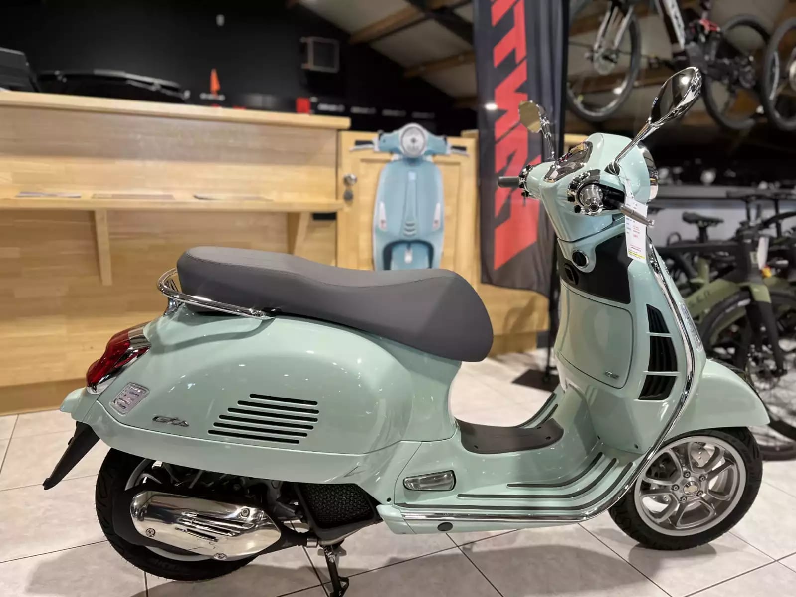 Vespa GTS 125 Classica - Photo 1