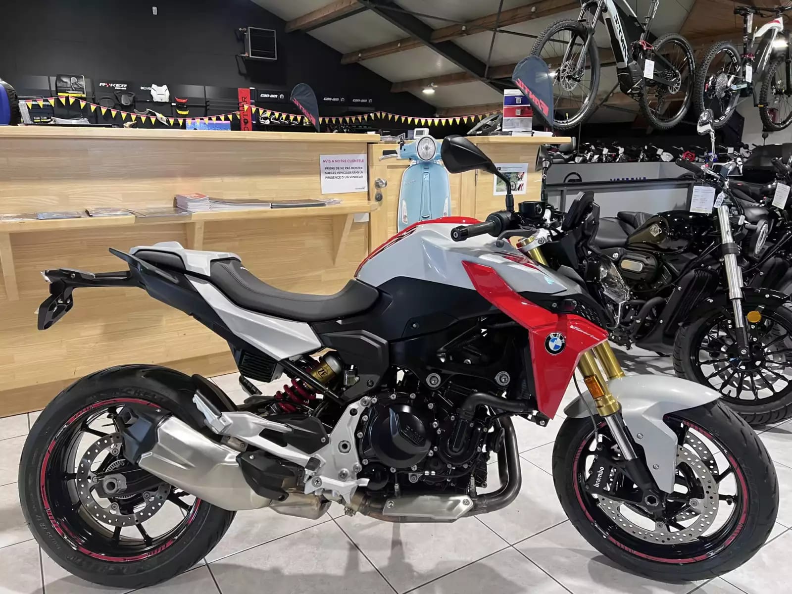 BMW F 900 R - Photo 1