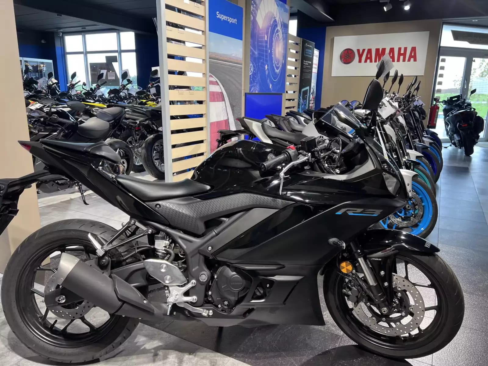 Yamaha YZF-R3 - Photo 1