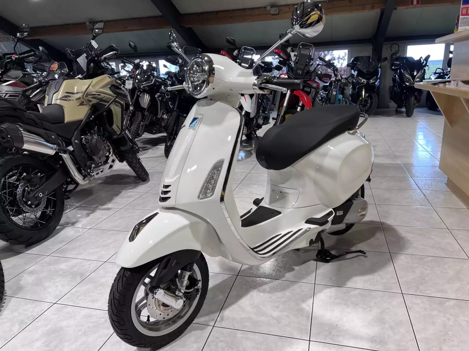 Vespa Primavera 125 BLANC - Photo 1