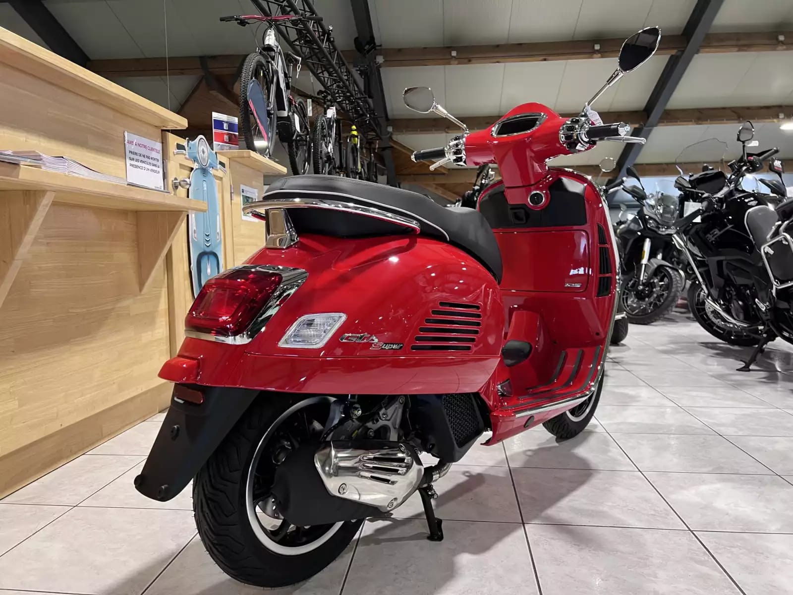 Vespa GTS Super Sport 125 - Photo 1