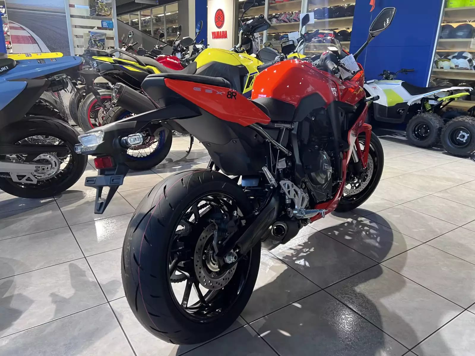 Suzuki GSX 8R - Photo 1