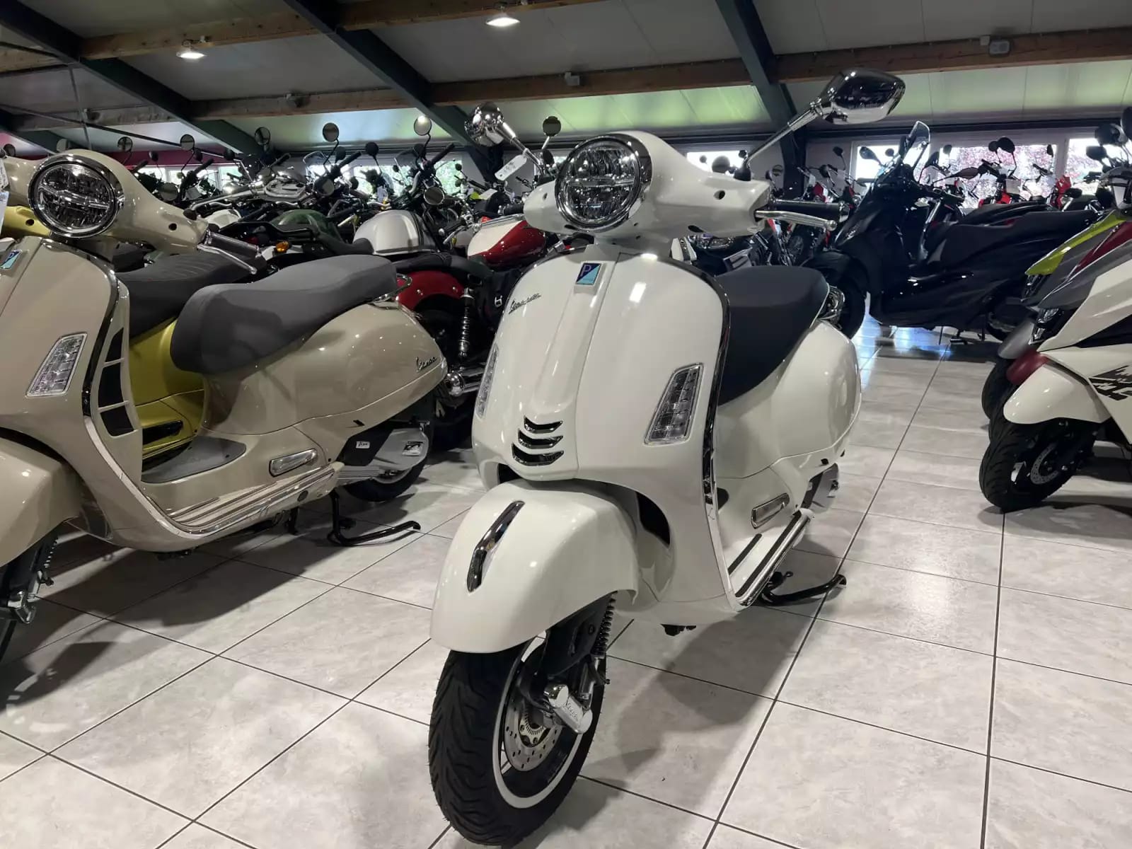 Vespa GTS Super Sport 125 - Photo 1