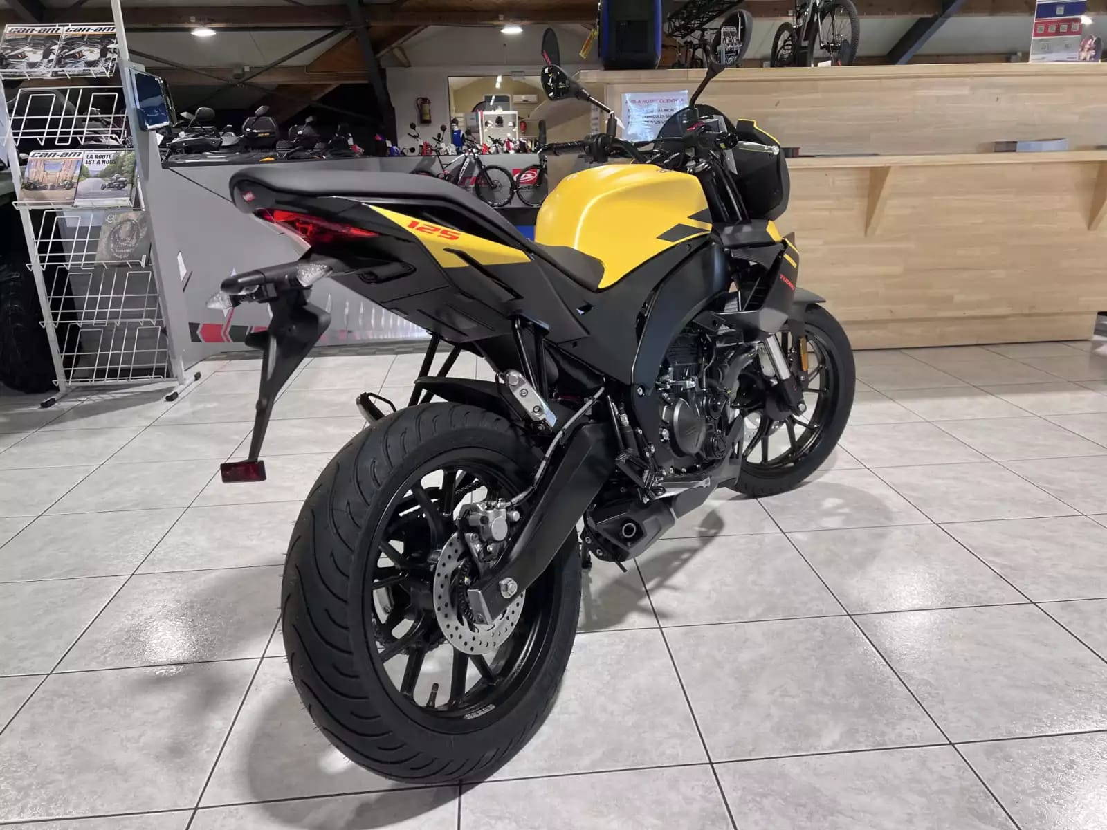 Aprilia Tuono 125 - Photo 1