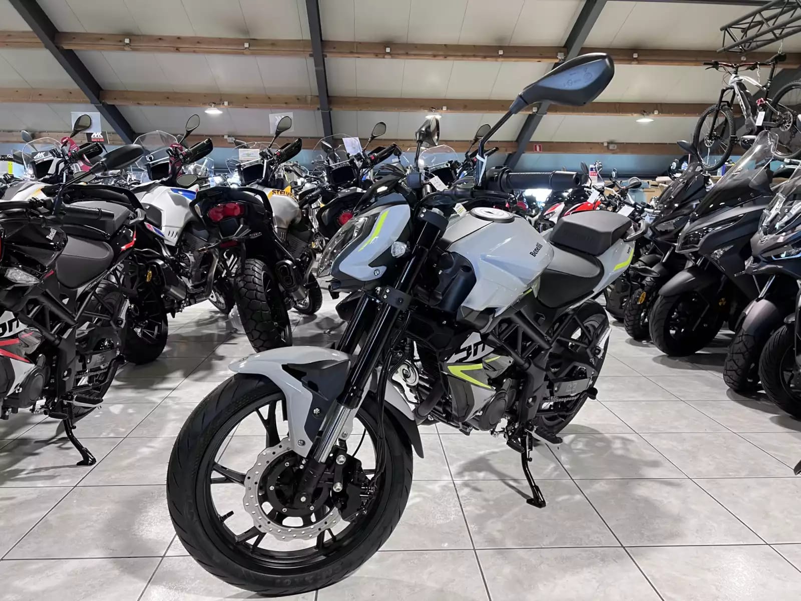 Benelli BN 125 GRIS - Photo 1