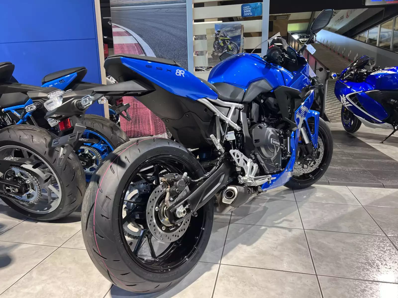 Suzuki GSX 8R - Photo 1