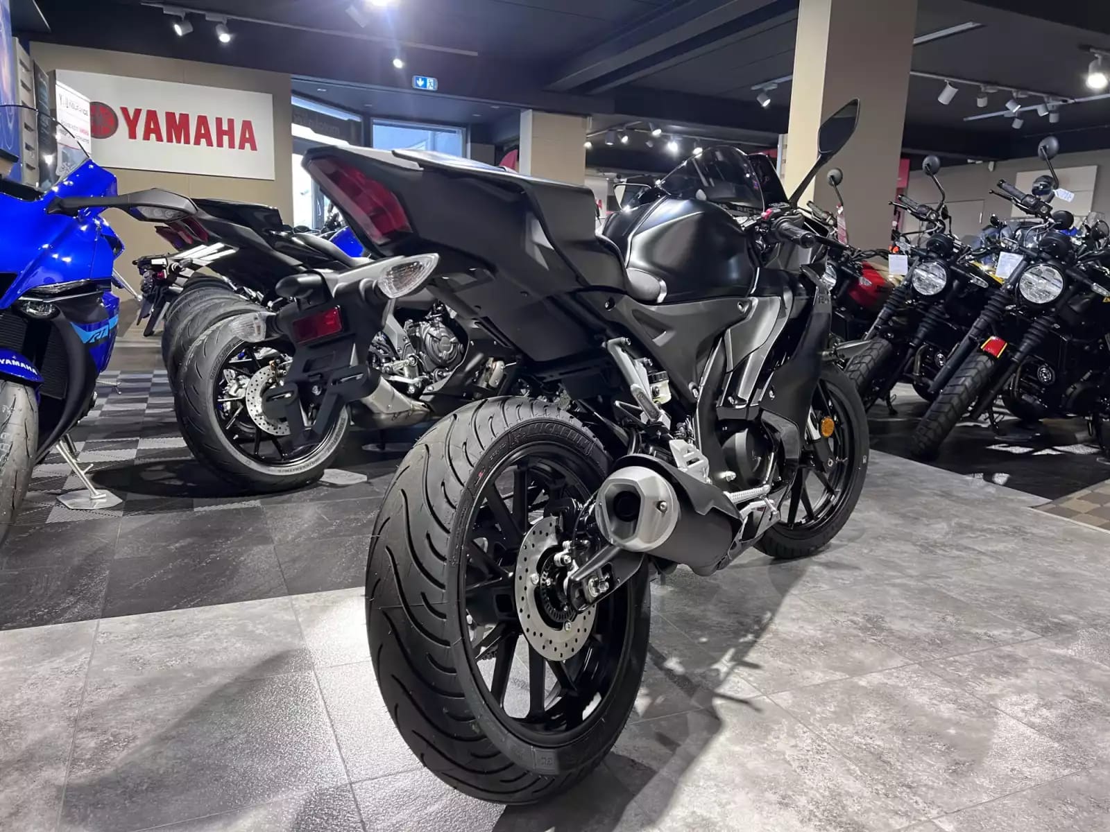 Yamaha YZF-R125 - Photo 1