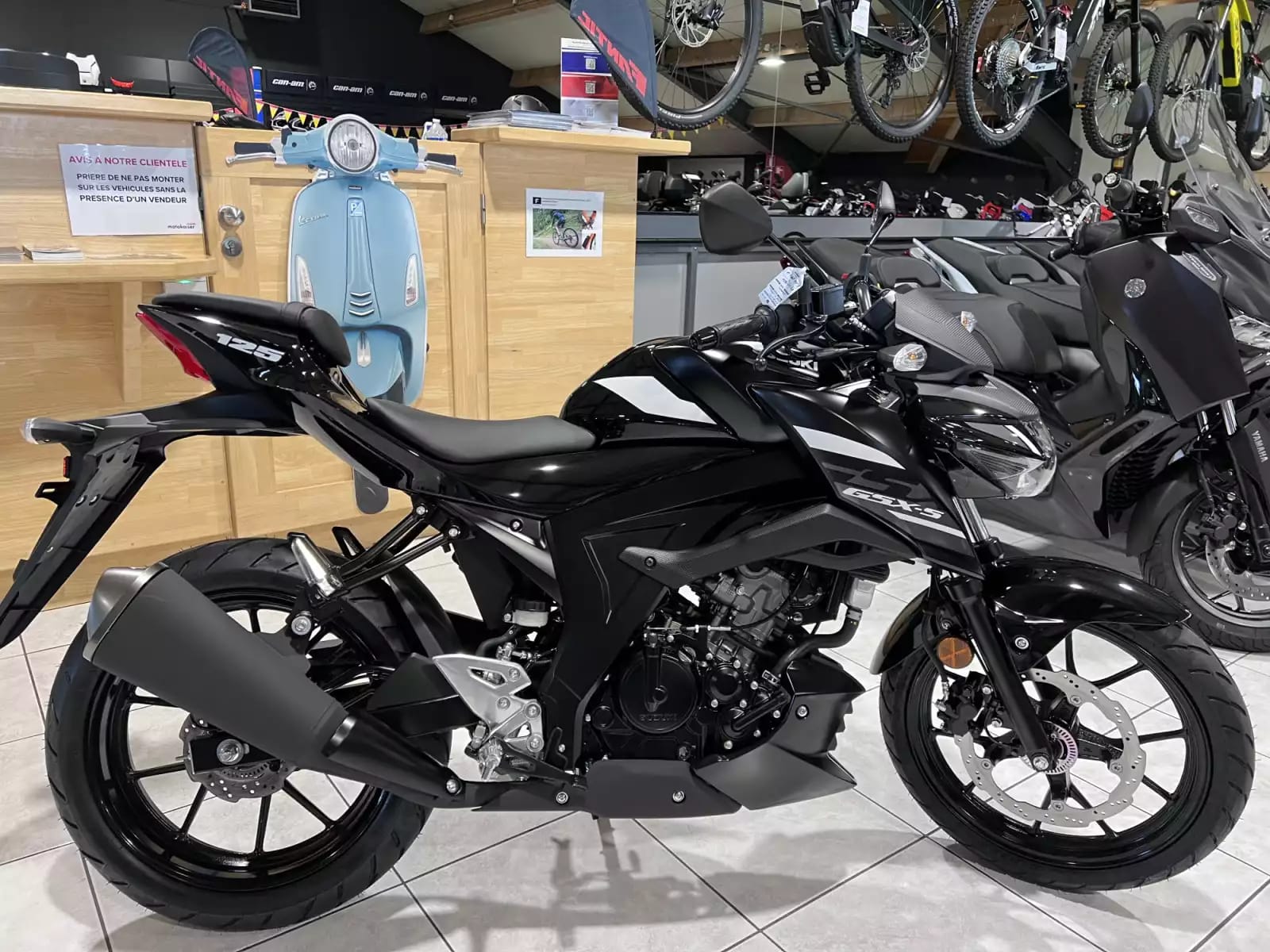 Suzuki GSX-S 125 - Photo 1