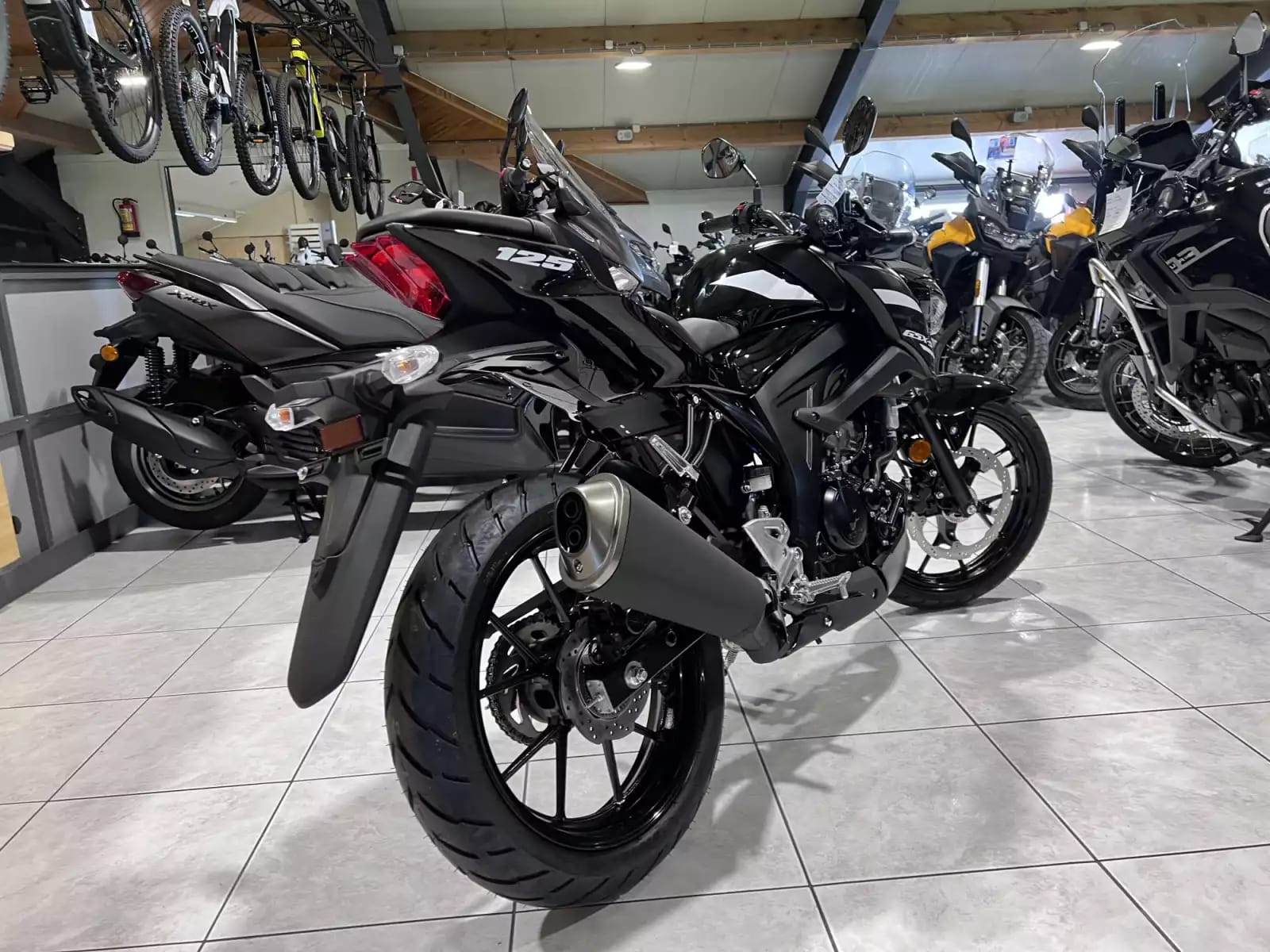 Suzuki GSX-S 125 - Photo 1
