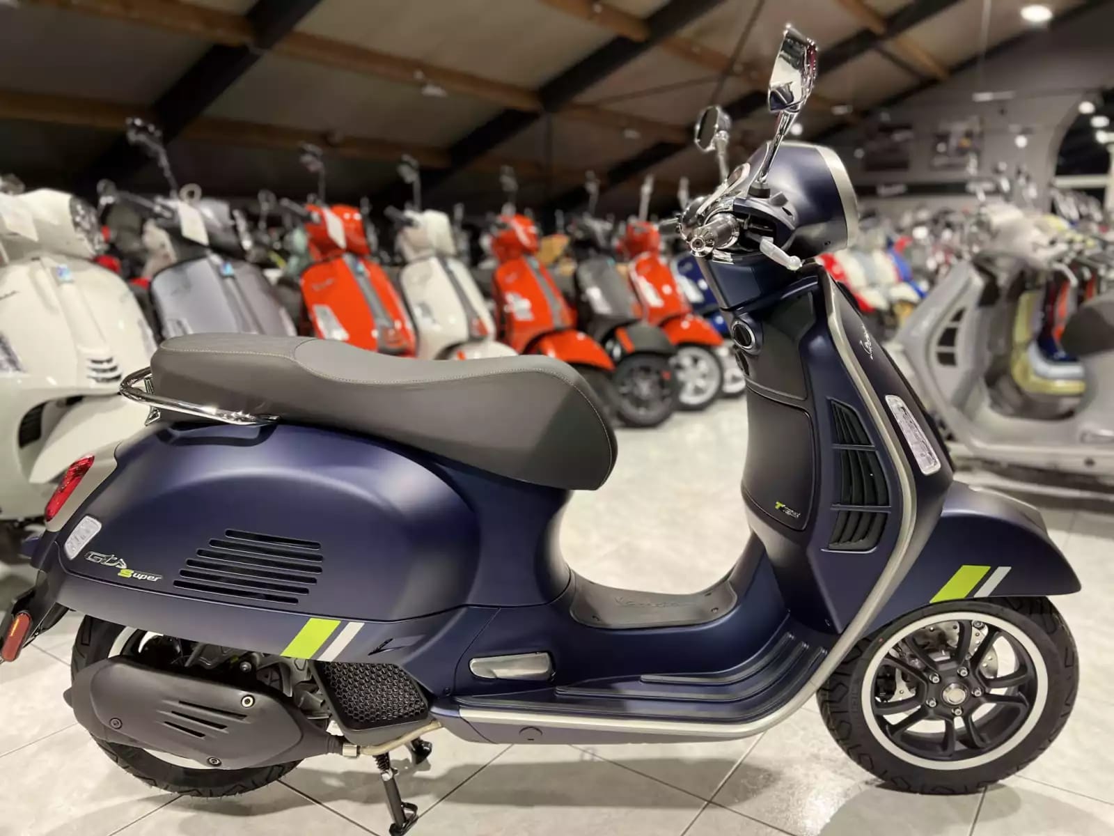 Vespa GTS Super Tech 125 Bleu Matt - Photo 1