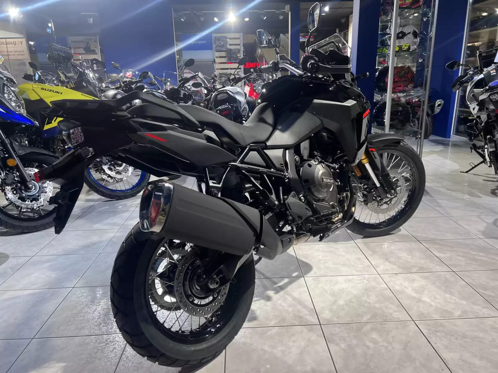 Suzuki V-Strom 800DE - Photo 1