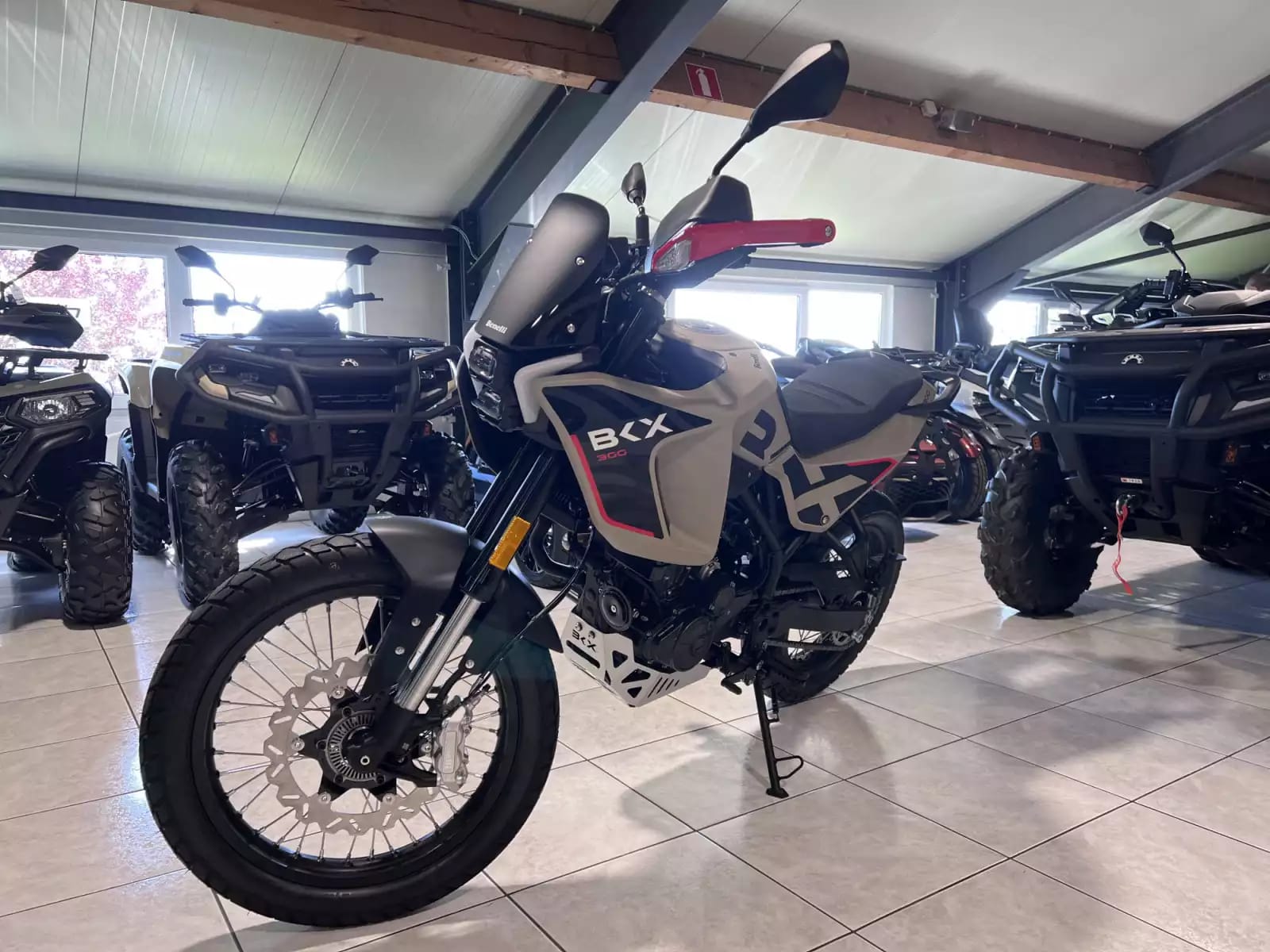 Benelli BKX 300 - Photo 1