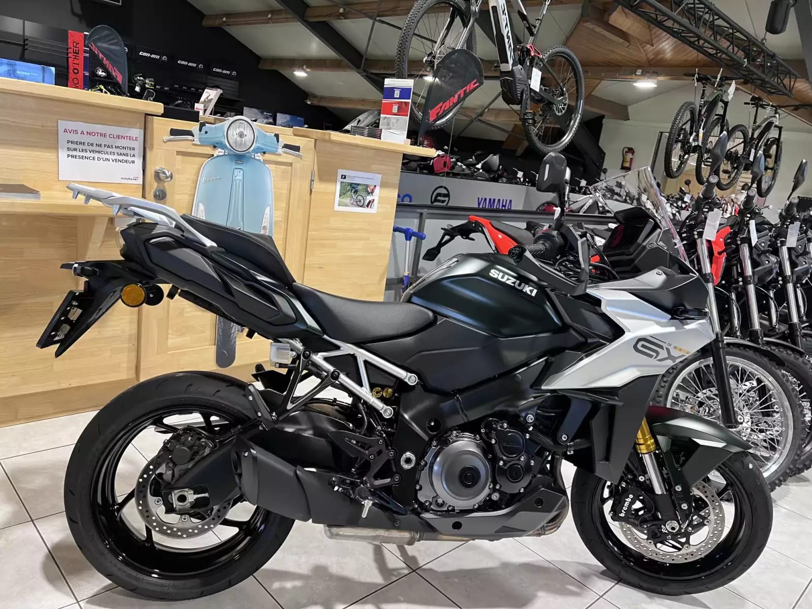Suzuki GSX-S 1000GX - Photo 1