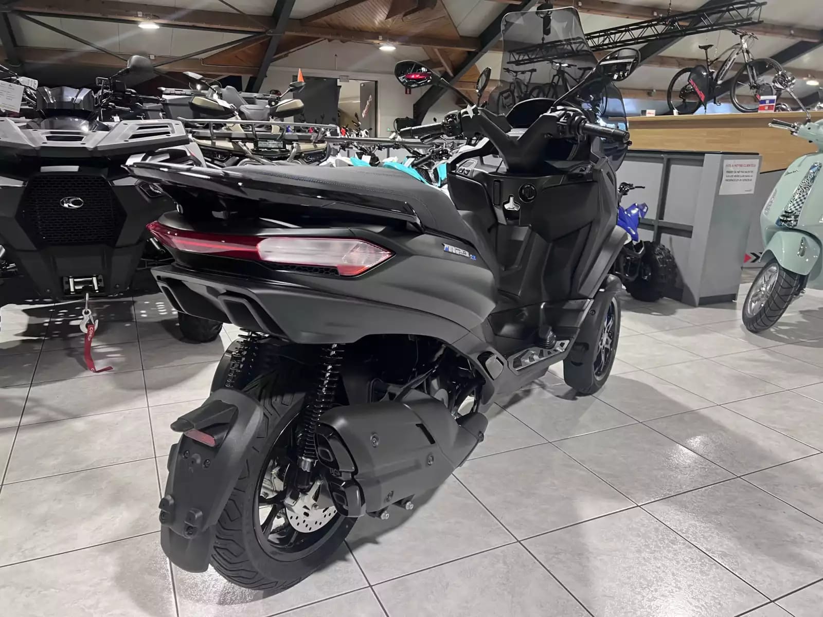 Piaggio MP3 400 SPORT - Photo 1