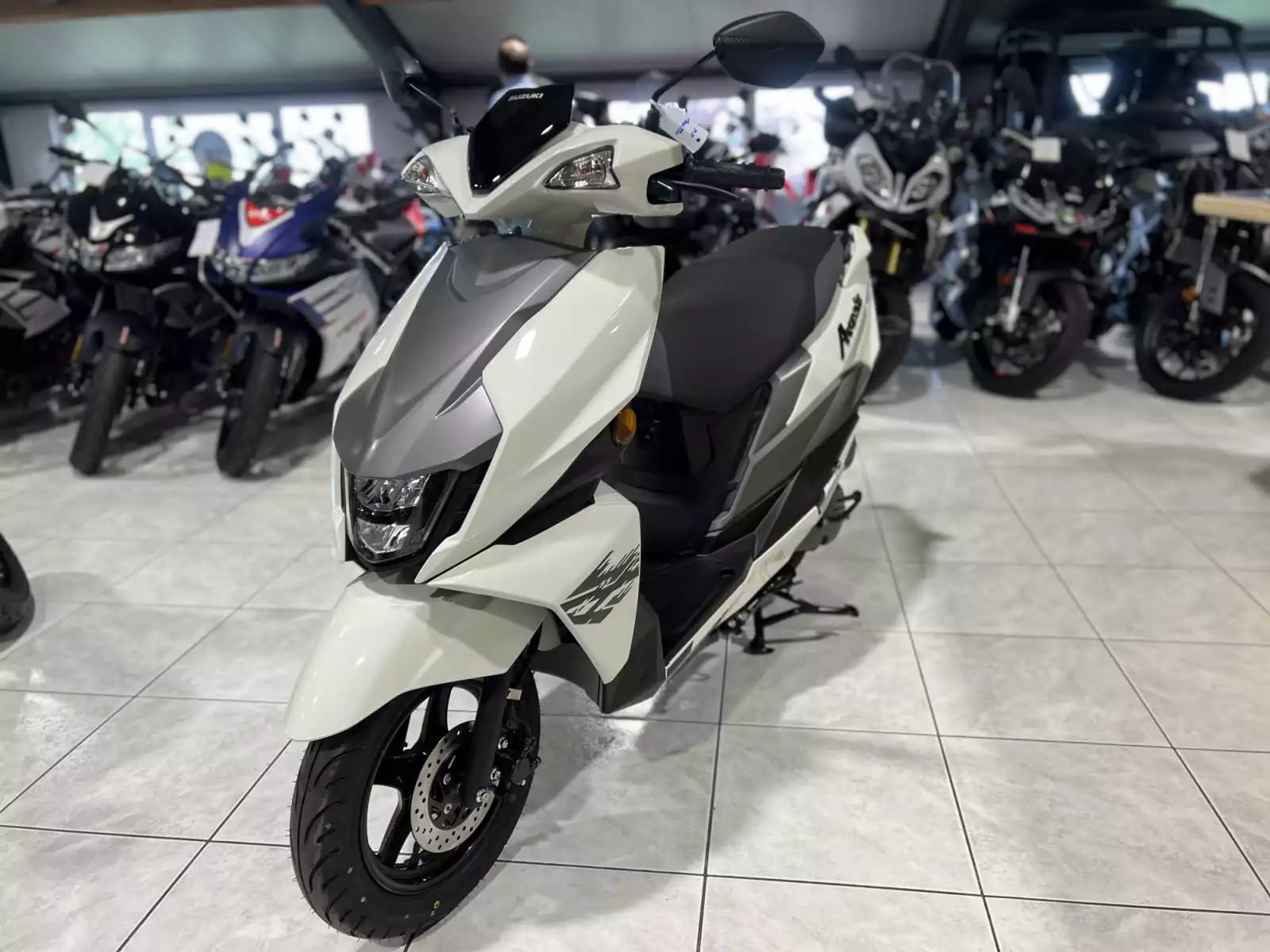 Suzuki Avenis 125 125 - Photo 1