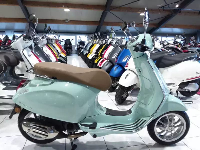 Vespa Primavera 50 - Photo 1