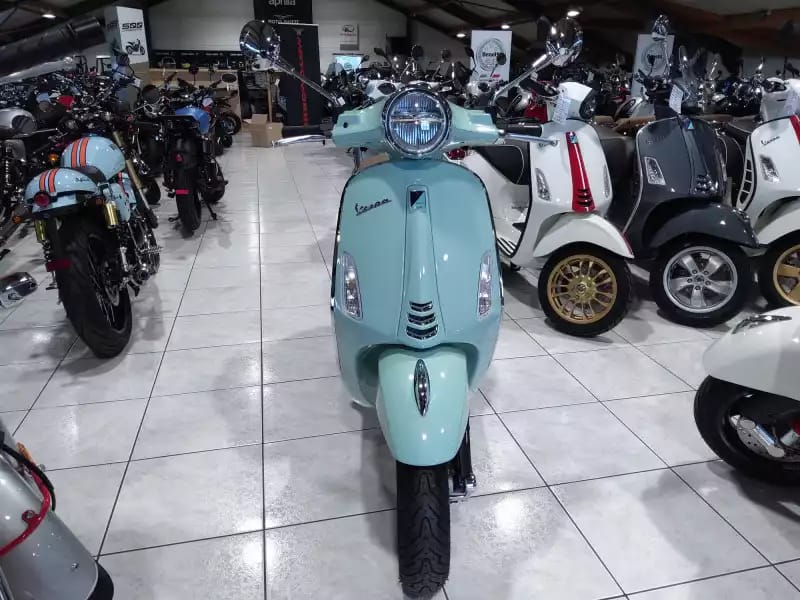 Vespa Primavera 50 - Photo 1