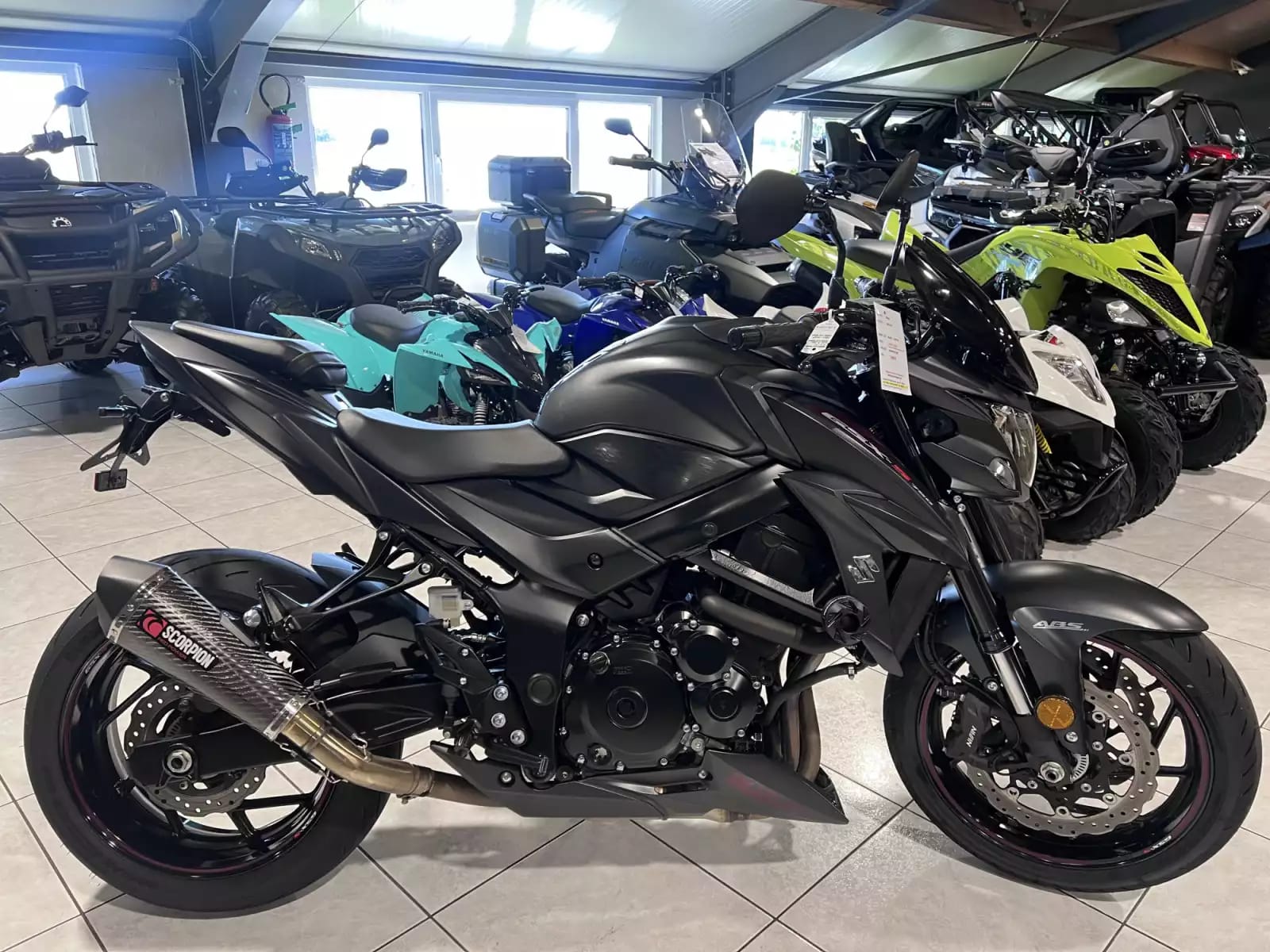 Suzuki GSX-S 750 - Photo 1